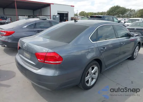 2013 Volkswagen Passat 2.5L Se z USA, uszkodzony, nr VIN 1VWBP7A33DC095998